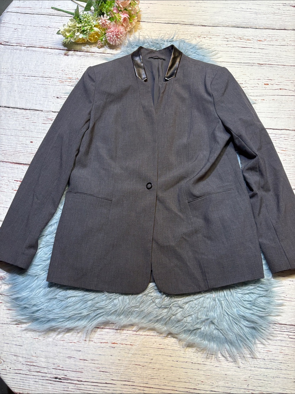 T Tahari Grey Women's Blazer with Black Subtle Trim Sz 12